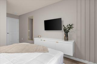 5 Bedrooms- 4,5 Bathrooms- W, Island 4074 La - Davenport - 5