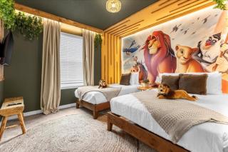 5 Bedrooms- 4,5 Bathrooms- W, Island 4074 La - Davenport - 3