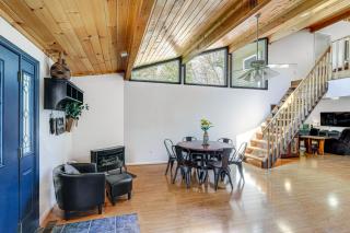 Lake and Pool Access Spacious Home in Newland - Newland - 6