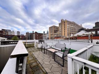 Elegant Urban Retreat in the Heart of Center City - 7