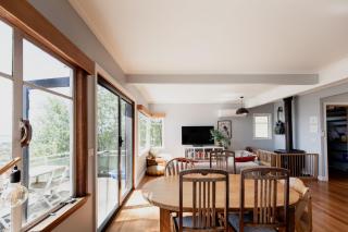 Hillside Retreat in Hobart - Sandy Bay - 5