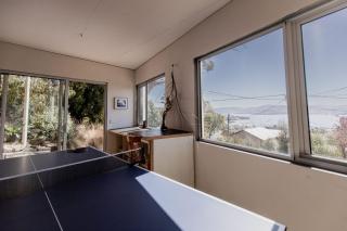 Hillside Retreat in Hobart - Sandy Bay - 1