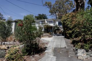 Hillside Retreat in Hobart - Sandy Bay - 9