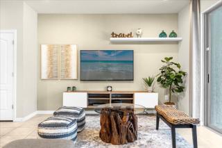 5 Bedrooms-4,5 Bathrooms Windsor Westside2413 Ds - 9