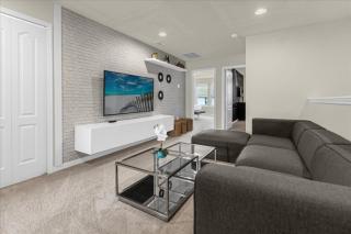 5 Bedrooms45 Bathrooms Windsor Westside2413 Ds - 2