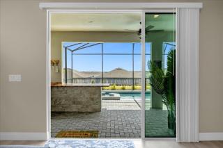 7 Bedrooms- 5,5 Baths- Windsor Island 3775 La - Davenport - 8