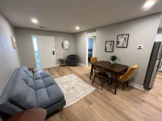 Aksarben Apt-Close to UNO & I80 - Omaha - 0