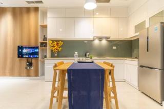 The Rixx Stylish in D1 at Ben Thanh with Netflix pool bathtub - 9