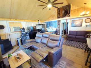 Wolf's Cabin-Walk to Downtown Noblesville - Noblesville - 7