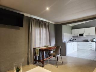 Sipres Cottage - Bloemfontein - 8