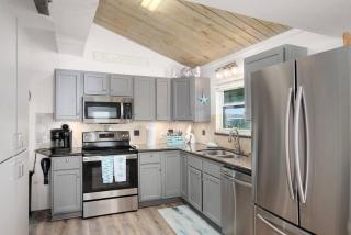 6 BR Beach view -Sleeps 14 -Rolling with the flow - Galveston - 1