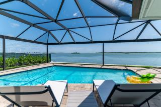 Waterfront 3/3 Home with Panoramic Bay Views - 8