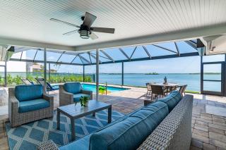 Waterfront 3/3 Home with Panoramic Bay Views - 9