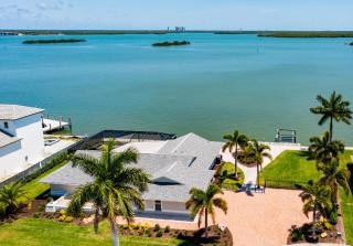 Waterfront 3/3 Home with Panoramic Bay Views - 7