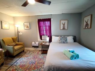 Perfect Combo of Charm & Comfort- 2Bedroom Home - Noblesville - 8