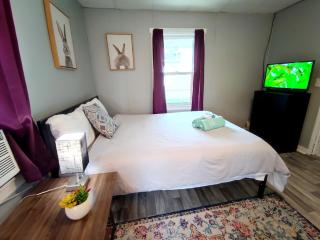 Perfect Combo of Charm & Comfort- 2Bedroom Home - Noblesville - 9