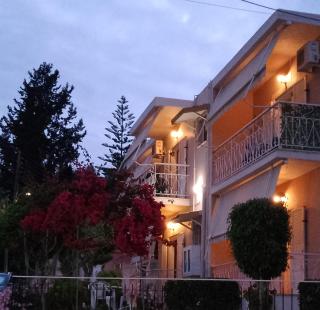 Vicky's Guesthouse - 9