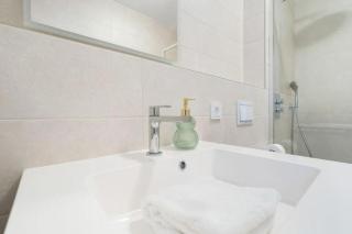 Brand new studio in center- CD7 - 7