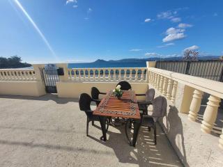Ventana al Atlantico - House across from the beach - 1