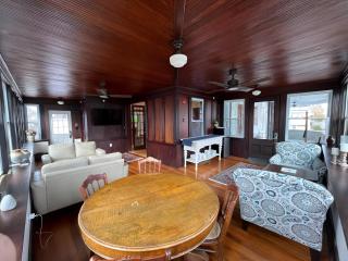 Forever Green Manor - 6 bedroom - Stunning Ocean Views - 5