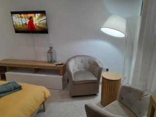 Seafront 3 Bedroom Stylish Apt with Spectacular Seaview - St Paul's Bay - 2