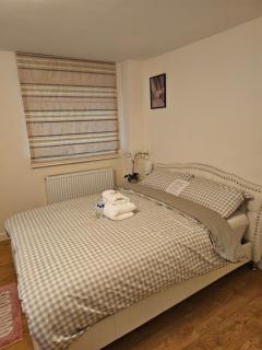 Extra Large Bedroom Dartford - Dartford - 2