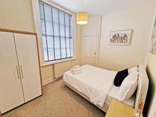 Canal Side 2 Bedroom Apartment - Leamington Spa - 8