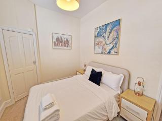 Canal Side 2 Bedroom Apartment - 2