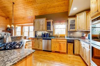 Dog-Friendly 2BR Cabin with pellet stove, W and D - 4