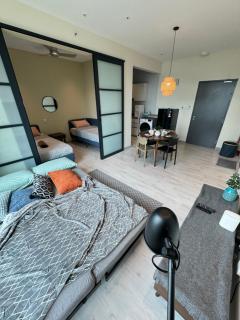 Jesselton Quay l Family Suite l Deluxe l Sunset Seaview l 2R1B l 5 pax - Kota Kinabalu - 1