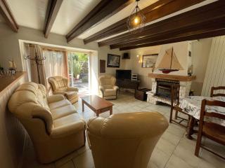 Gîte Charmant avec Cheminée, Jardin Clos et Equipements Bébé à Proximité de la Côte - FR-1-306-842 - Saint-Molf - 8