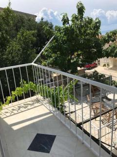 Family-friendly apartments with swimming pool Brela, Makarska - 22910 - 1