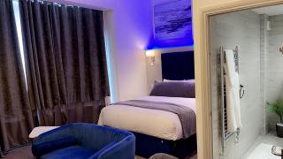 The Lux Ville, Stunning 6 Bedroom Home in London - 4