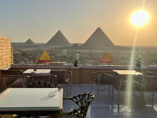 Pharaoh jacuzzi pyramids view - Cairo - 7