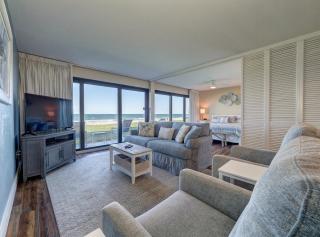 On the Beach Beachfront Condo Direct View & Access to Beach Heated Pool Island House Condominiums Unit 113 - Padre Island - 0