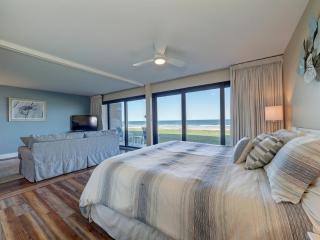 On the Beach Beachfront Condo Direct View & Access to Beach Heated Pool Island House Condominiums Unit 113 - Padre Island - 6