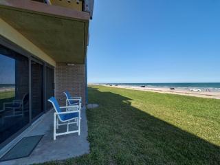 On the Beach Beachfront Condo Direct View & Access to Beach Heated Pool Island House Condominiums Unit 113 - Padre Island - 4