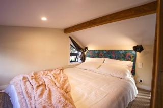 Beautiful tiny house near Hamilton Lake - 4