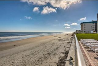 Bright beachfront on no-drive beach - New Smyrna Beach - 7