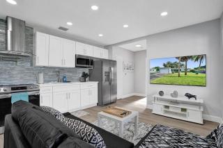 The Front Wave Luxury Home - 0