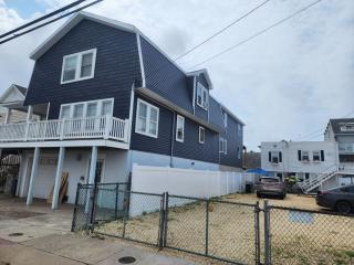 Beautiful beachside, newly renovated apartments just half a block from beach 2 bedroom - Seaside Heights - 1