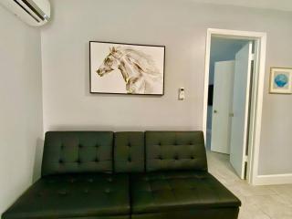 Bens Lavish Mini Luxury Suite - 5