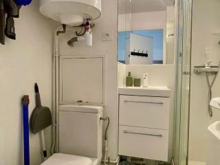 Studio Climatisé avec Coin Nuit et Piscine Proche Plage - FR-1-748-25 - 9