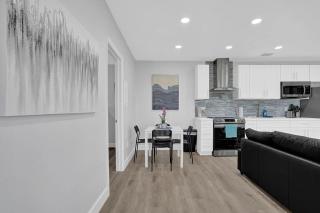 The Front Wave Luxury Home - 9
