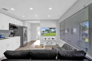 The Front Wave Luxury Home - 4