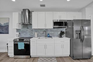 The Front Wave Luxury Home - 3