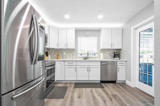 Rachaels upscale Two bedrooms Luxury Home - 2