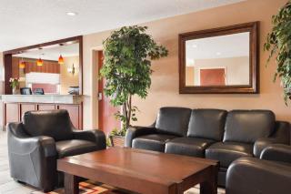 Days Inn & Suites by Wyndham Cochrane - 7