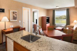 Days Inn & Suites by Wyndham Cochrane - 6