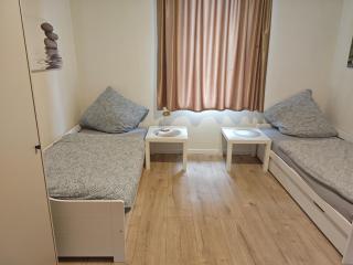 Work and Stay 3 Schlafzimmer 8 Betten 1 Küche 1 Badezimmer 150qm - Geilenkirchen - 4